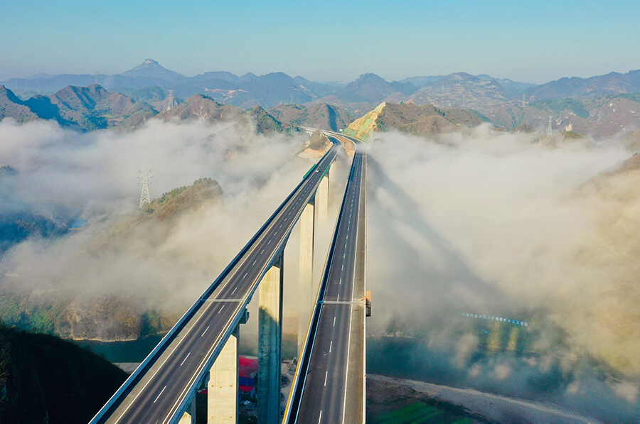 遵貴擴(kuò)容高速楠木渡烏江特大橋